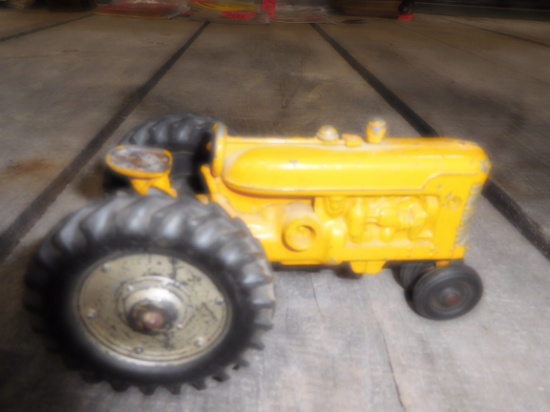 YELLOW IH TRACTOR - TOY