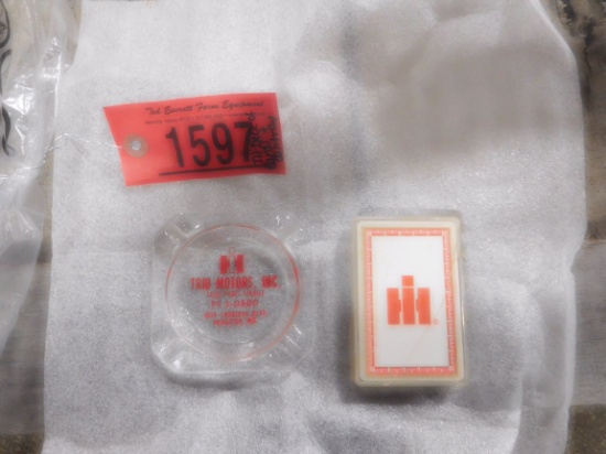 IH DECK OF CARDS & ASHTRAY