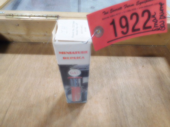 SMALL GAS PUMP