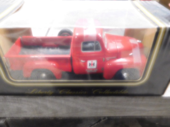 IH TRUCK TOY IN BOX