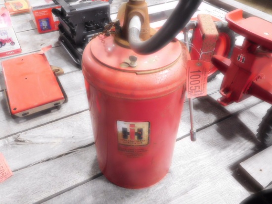IH GREASE DISPENSER (NEW OLD STOCK)