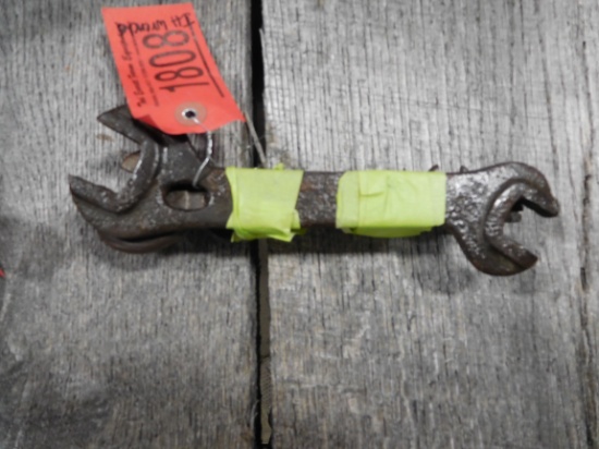SET OF IH WRENCHES