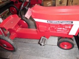 ERTL IH 404 PEDAL TRACTOR