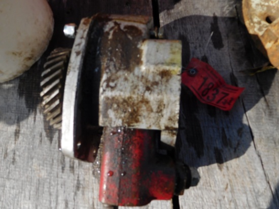 LIVE HYDRAULIC PUMP FOR FARMALL