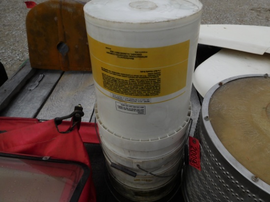(4) WHITE IH 5-GAL BUCKETS