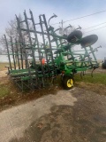 JD 980 FIELD CULTIVATOR W/ SPIKE BAR HARROW, 24'
