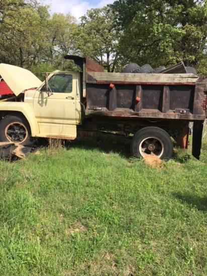 Ford Dump Truck 6yd, Gas Motor That Is Locked Up