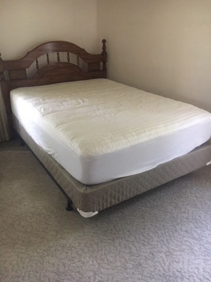 Wooden Headboard, Bed Frame, Mattress/box Springs Like New