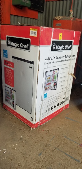 Magic Chef 4.4 Cu Ft Compact Refrigerator