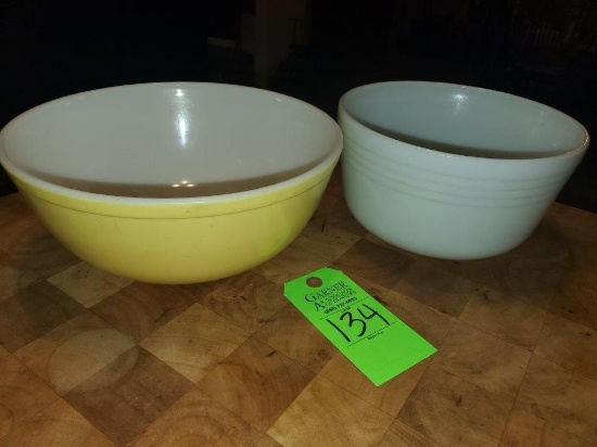 2 Pyrex Bowls