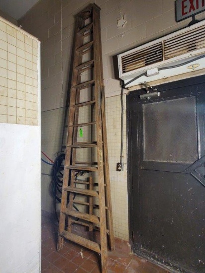 12' Wood Ladder