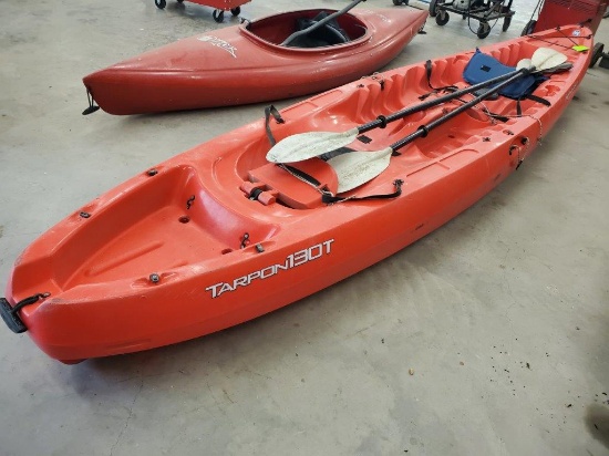 Tarpon 130T 13' Kayak with paddles