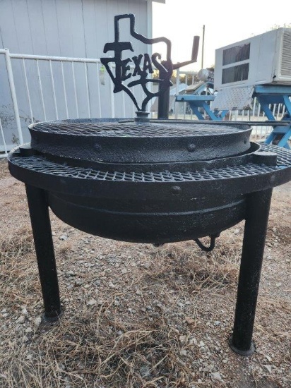 Custom Texas Fire Pit with Swivel Grill