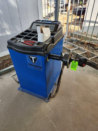 Triumph NTB-590 Wheel Balancer