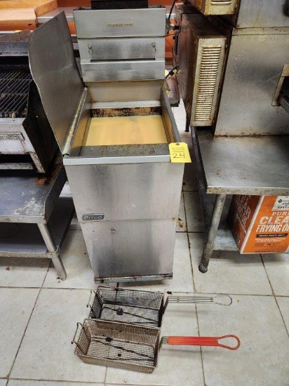 Pitco Commercial Fryer - Full of Solid Grease & 2 Fryer Baskets