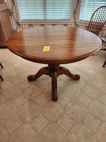 Ethan Allen Dining Table 46" Round before leaf - Has one Large Leaf