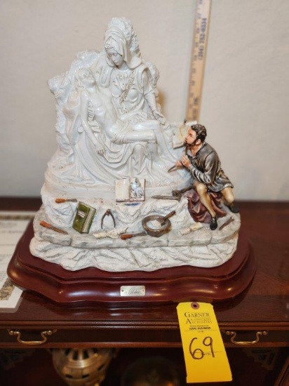 Capodimonte Porcelain Figural Group "La Pieta Di Michelangelo"