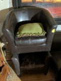 2 Arms Chairs