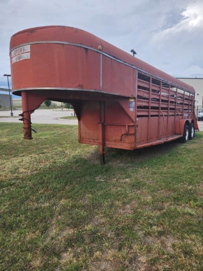 1993 DeWitt Gooseneck Livestock Trailer 20'