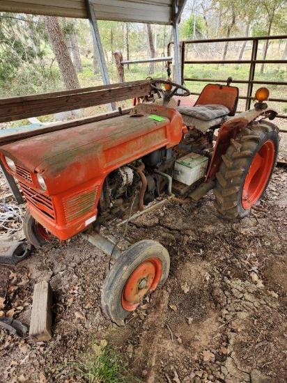 Small Kubota Tractor Model Unknown, 163 Hours