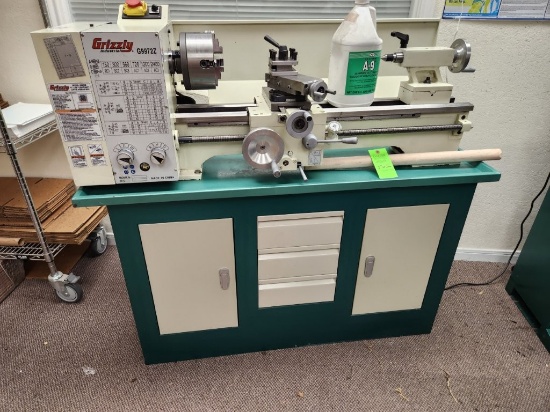 Grizzly Industrial Model G9972Z 11"x26" Bench Lathe with Gearbox & Stand w/ Drawers