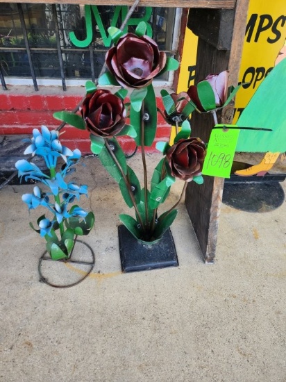 Roses & Bluebonnets Metal Yard Art