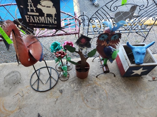 Garden Décor Metal Art & Texas Wood Planter Box