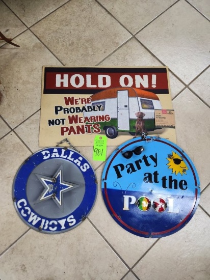 2 Metal Signs & Doormat