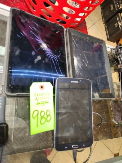 2 iPad with Cracked Screens & Samsung Tablet