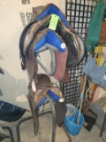 English Saddles 4 ct. & Stand