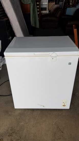 GE ELECTRIC CHEST FREEZER