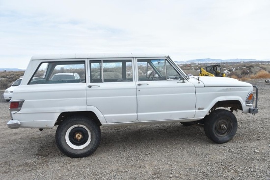 1970 Jeep Wagoneer (does not run)