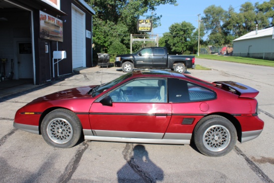 1987 Red/Gray Pontiac Fiero GT