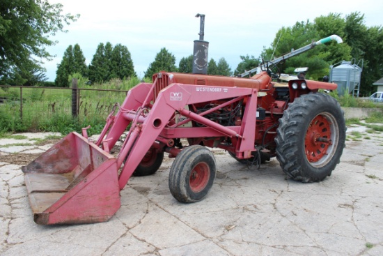 IH FARMAL 806 tractor