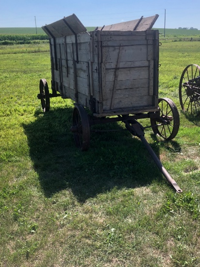 Single wood wagon on steel wheels with side boards