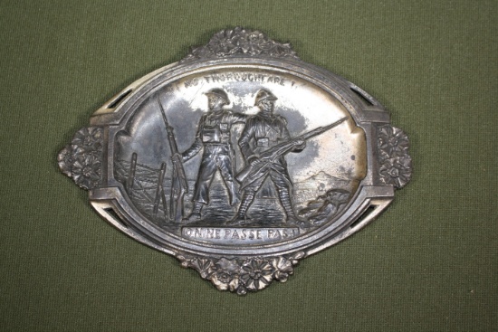 WWI souvenir plaque w/ French & American soldier.