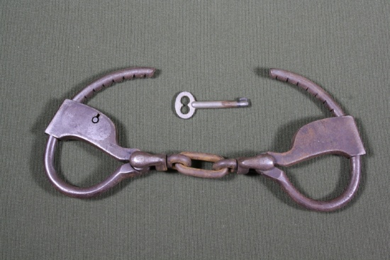 Antique handcuffs (key does not work)