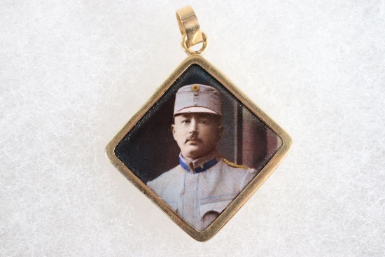 WWI gold pendant with Soldier Photo