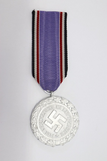WWII German Luftschutz-Ehrenzeichen Medal w/Ribbon