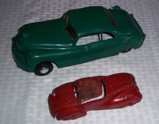 (2) Vintage 1940s Metal Car & Plastic Friction Large Vehicle Green Pontiac