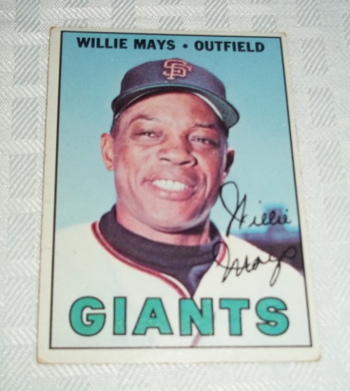 Vintage 1967 Topps Baseball Card #200 Willie Mays Giants HOF