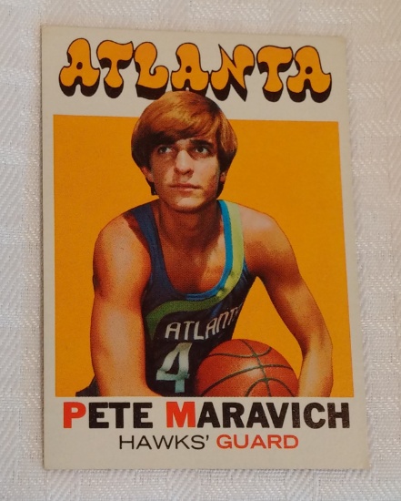Vintage 1971-72 Topps NBA Basketball #55 Pistol Pete Maravich Hawks HOF