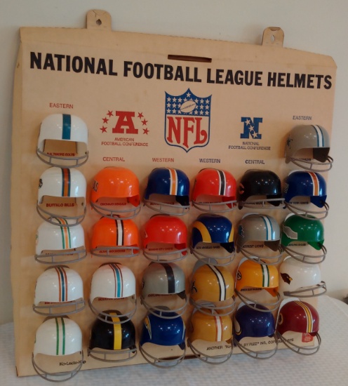 Vintage 1975 NFL Foootball Complete Mini Plastic Ice Cream Helmet Set Dairy Queen Display Rare 27x30