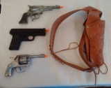 Mattel Fanner Toy Cap Gun Holster & 3 Guns Pioneer Big Horn Grips