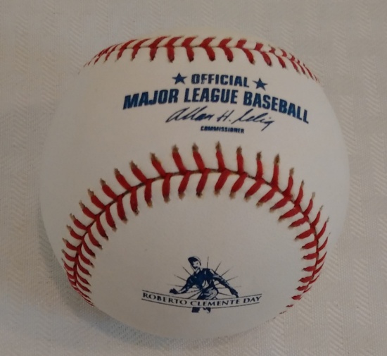 Very Rare Roberto Clemente Day Rawlings MLB Baseball Logo ROMLB Promo Selig Pirates HOF