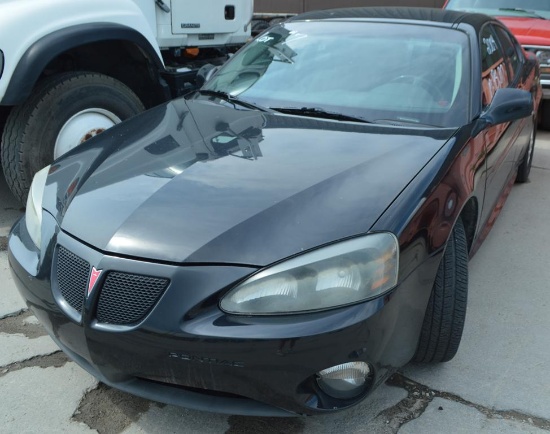 2004 PONTIAC GRAN PRIX