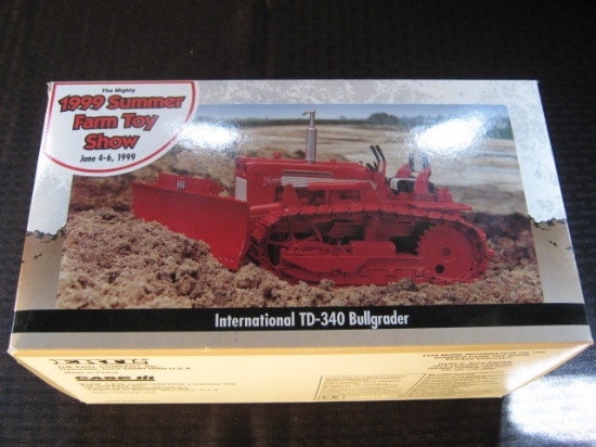 1999 Summer Farm Toy Show International TD-340 Bullgrader, NIB, 1/16 Scale