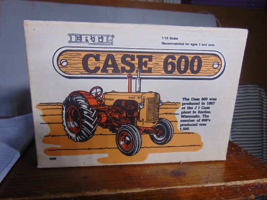 CASE 600 Toy Tractor, NIB, 1/16 Scale