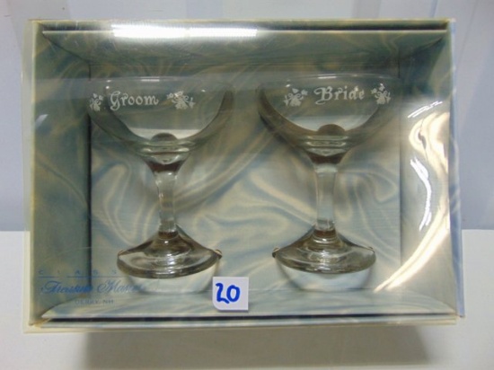 N I B Bride & Groom Champagne Glasses