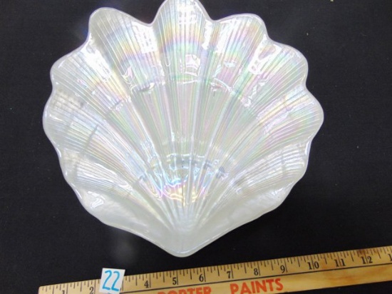 Beautiful Opalescent Art Glass Scalloped Shape Bowl